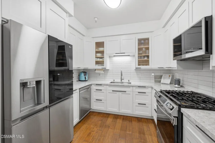 1410 N Curson Avenue #202 photo 12