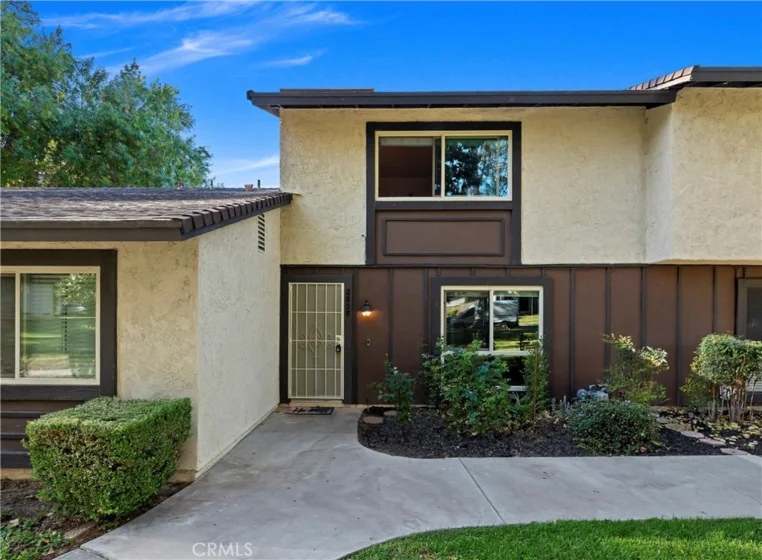 2858 Tropicana Drive photo 1