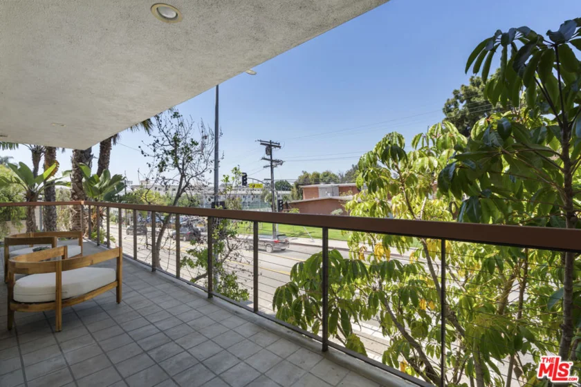 330 S Barrington Avenue #201 photo 31