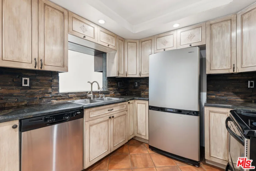 740 N Kings Road #102 photo 9