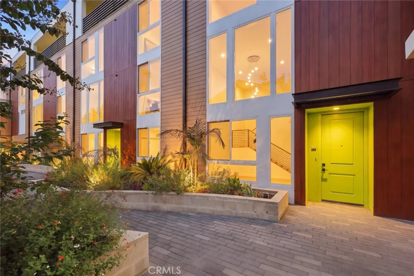 176 N Catalina Avenue #104 photo 3