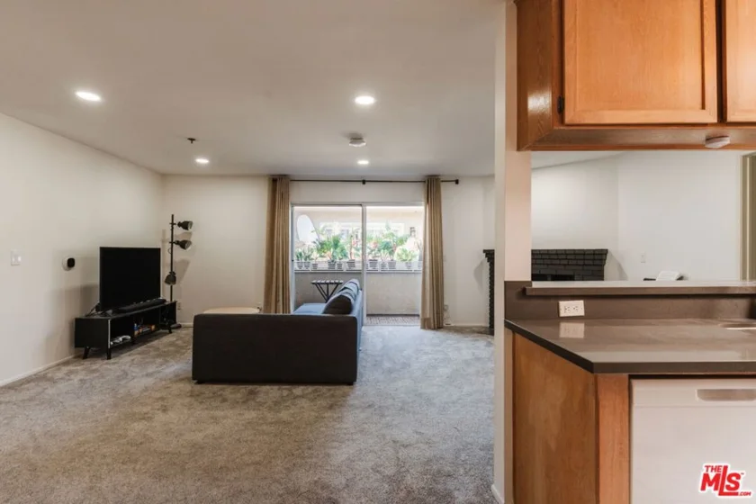 1731 Barry Avenue #214 photo 25