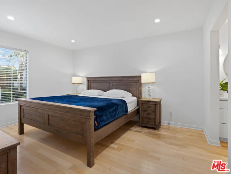 21520 Burbank Boulevard #112 photo 11
