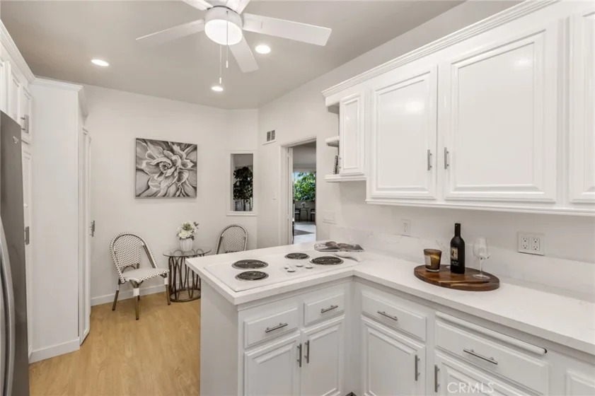 5216 Yarmouth Avenue #105 photo 8