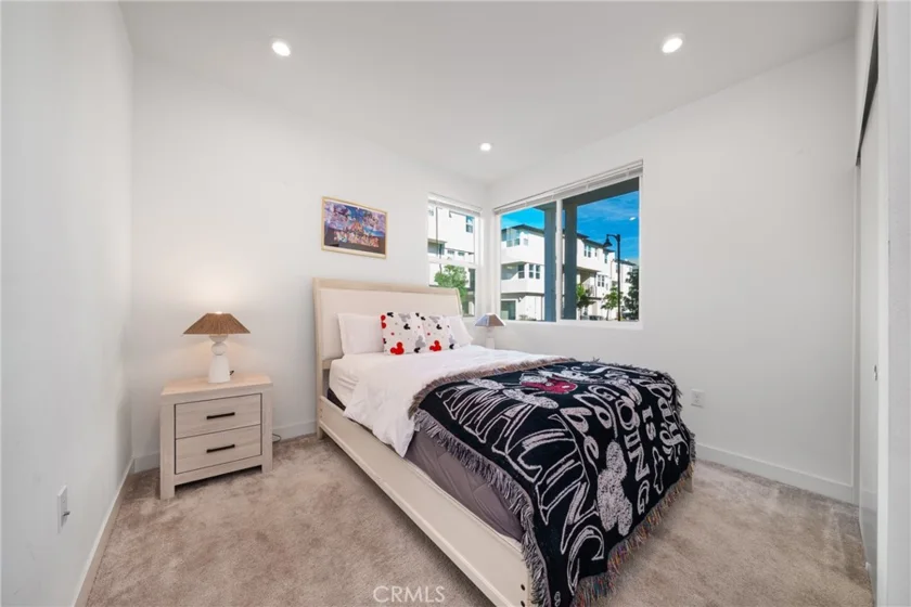 1602 W Bushell photo 8