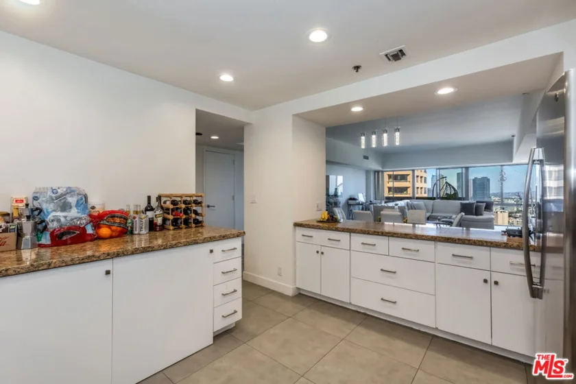 10445 Wilshire Boulevard #1806 photo 16