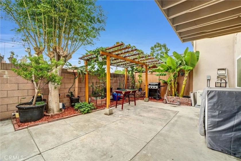 10761 Magnolia Avenue #101 photo 16