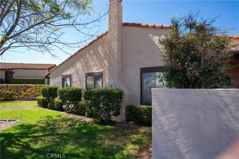 2055 Earl Glen photo 36
