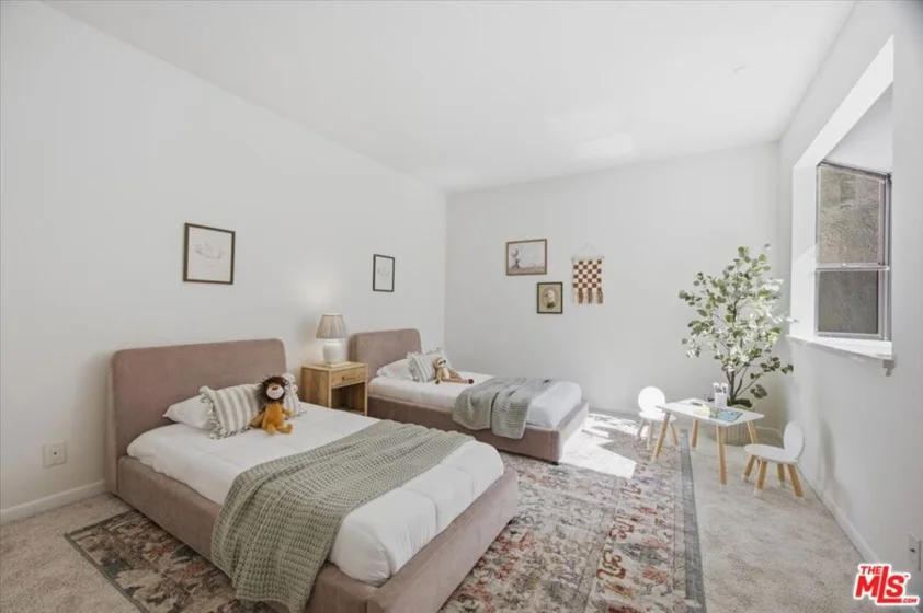 1271 Granville Avenue #402 photo 17