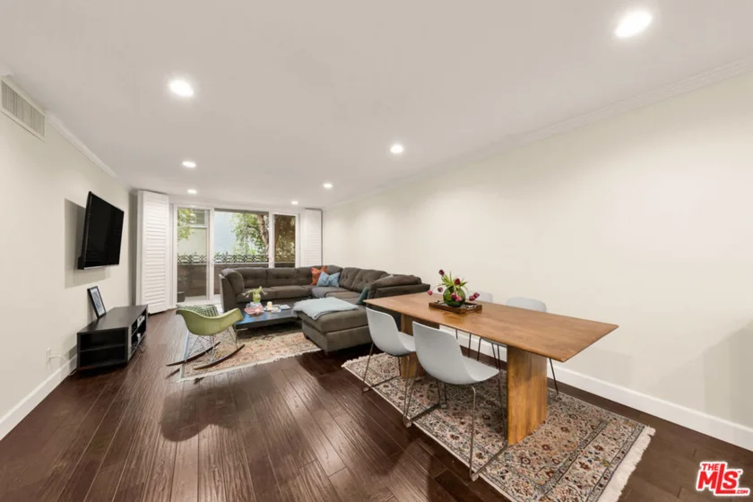 15248 Dickens Street #103 photo 10
