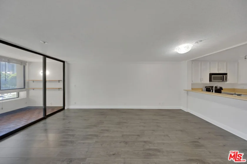 121 S Hope Street #429 photo 41