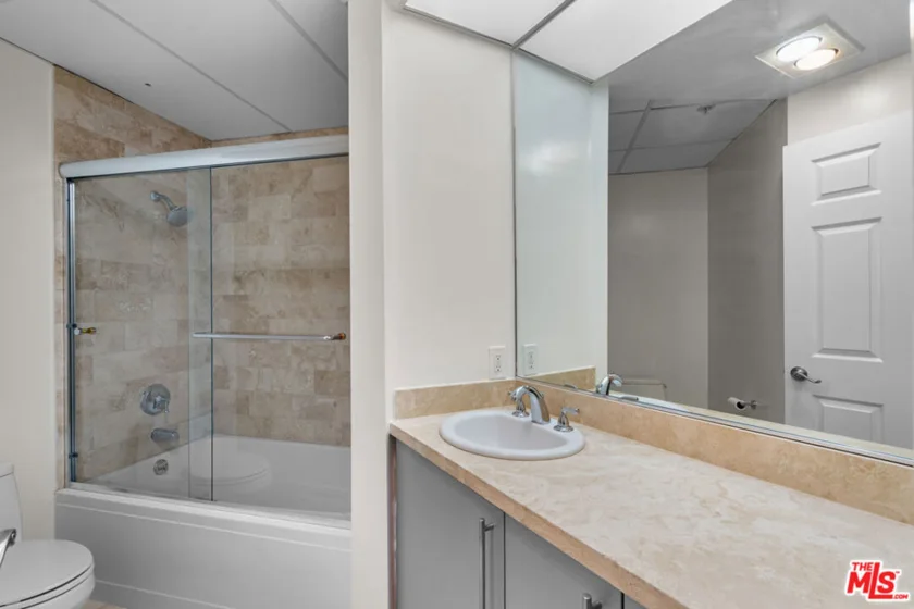 620 S Gramercy Place #301 photo 22