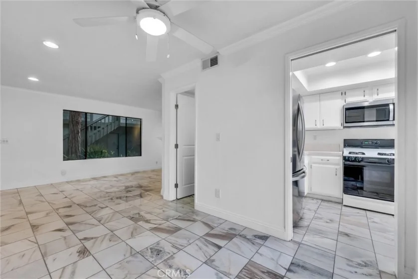 229 W Wilson Street #10 photo 11