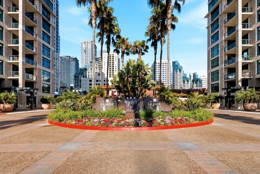 1199 Pacific Highway #3401 photo 32