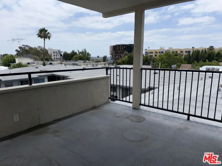 1550 N Laurel Avenue #301 photo 10