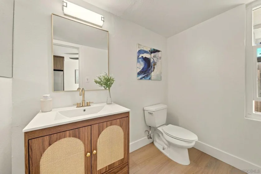 435 Woodlawn Avenue #D photo 11