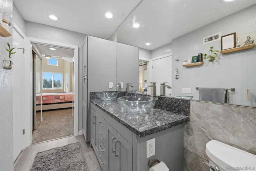 2055 Lakeridge #301 photo 23