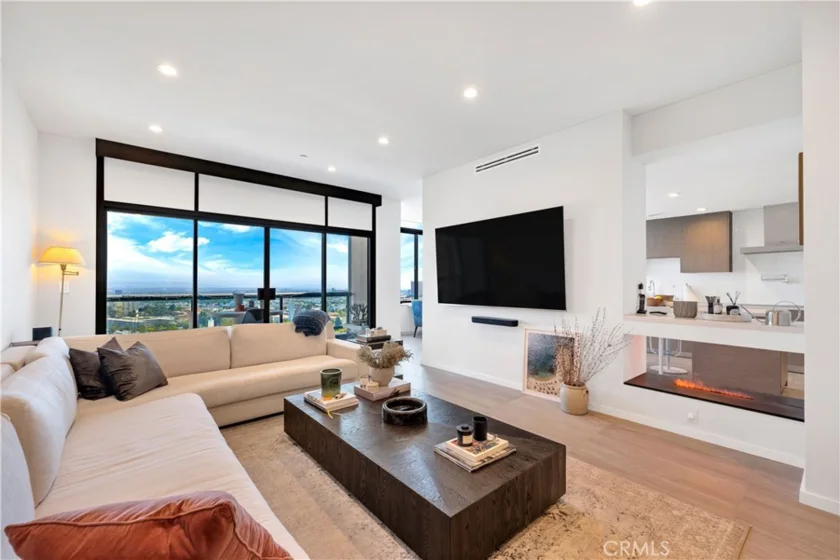 10724 Wilshire Boulevard #1401 photo 1