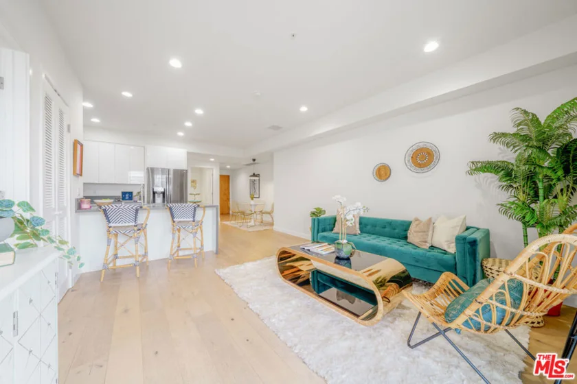 105 S Mariposa Avenue #210 photo 1
