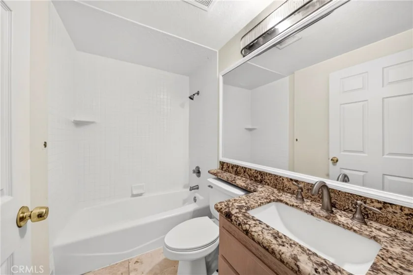 321 W. Queen St. Unit 8 photo 21