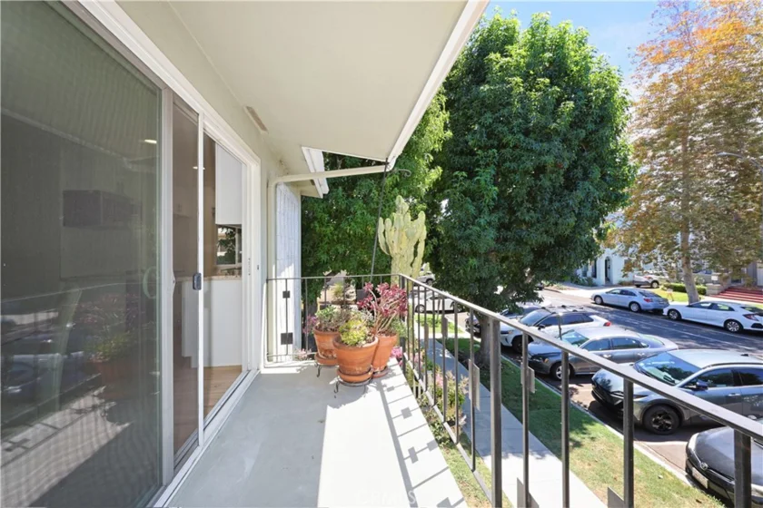 1405 E 1st #10 photo 19