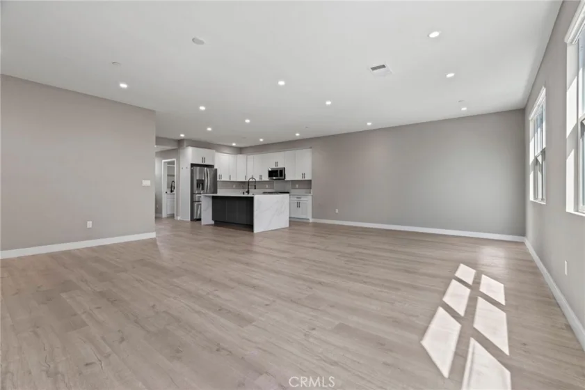 341 S Cypress Street photo 5