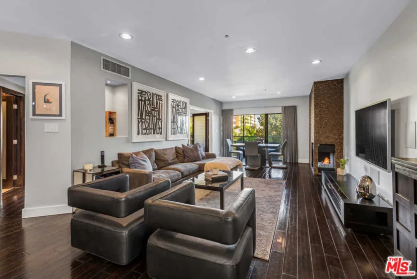 1201 Larrabee Street #208 photo 1