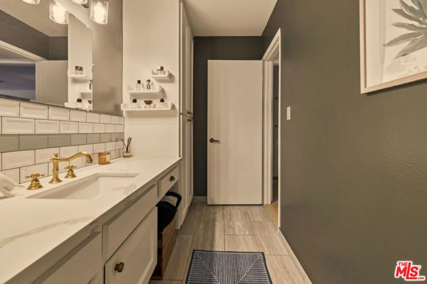 1230 N Sweetzer Avenue #204 photo 20