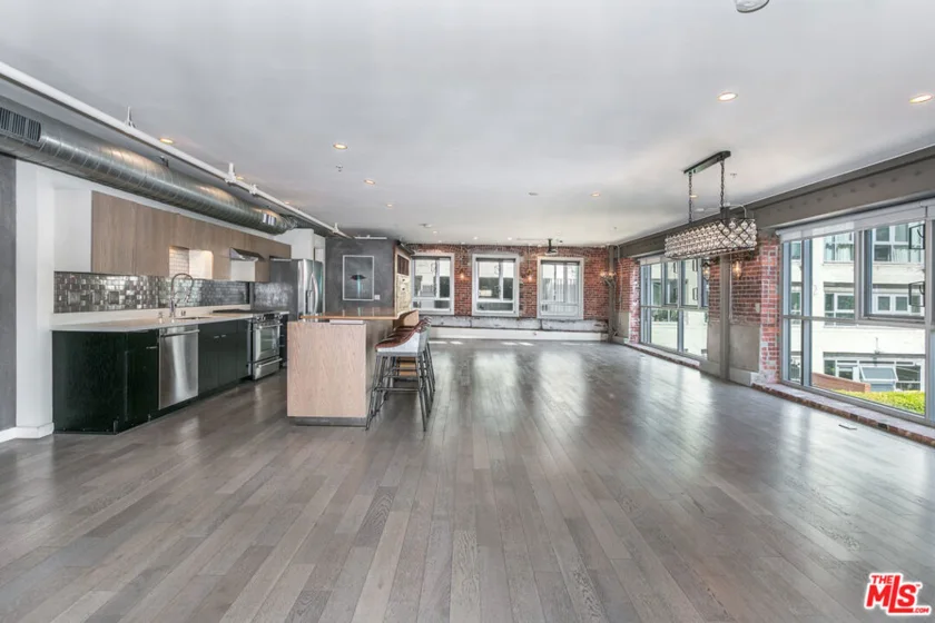 527 Molino Street #202 photo 25
