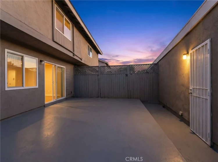7085 Fulton photo 25
