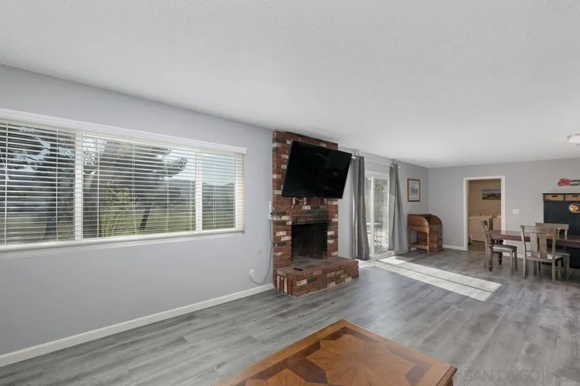 24567 Adams Avenue photo 9