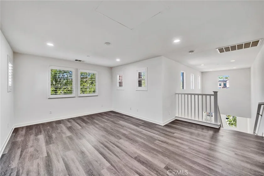 182 Finch photo 28