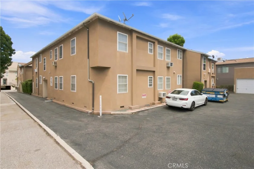 15034 Dickens Street #4 photo 28