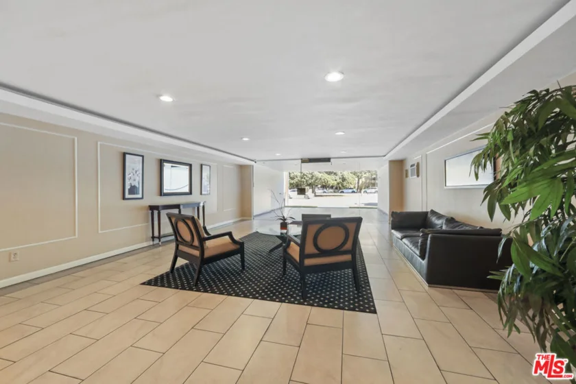 8568 Burton Way #301 photo 27