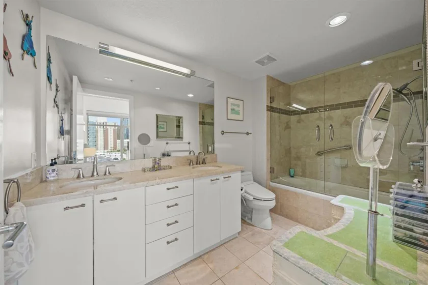 1199 Pacific Hwy #1103 photo 32