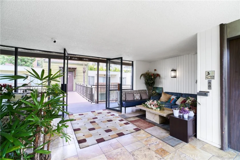 525 S Ardmore #338 photo 5