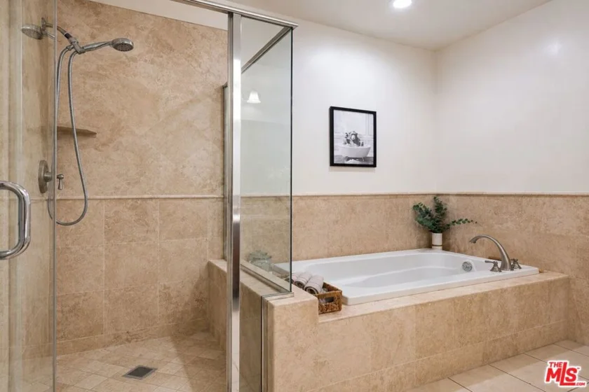 15206 Burbank Boulevard #116 photo 6