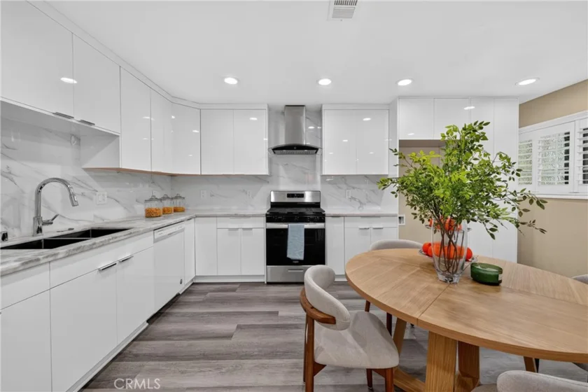 13930 Parkway photo 15