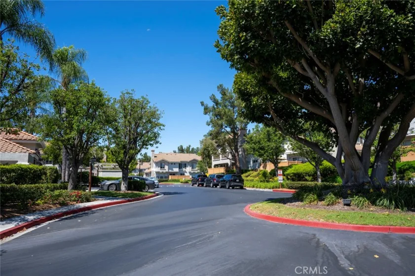 210 California Court photo 32