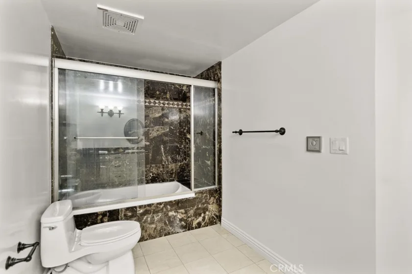 908 S Ardmore Avenue #304 photo 11