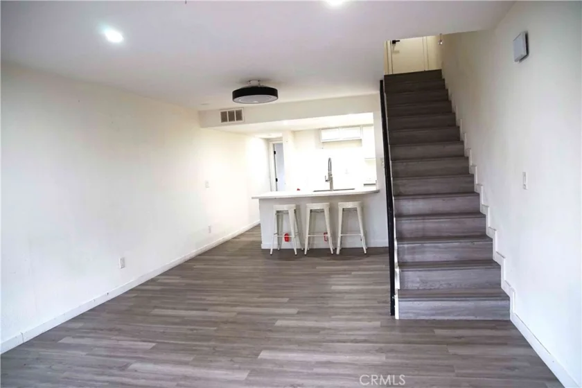 1021 W Bishop #212/I photo 4