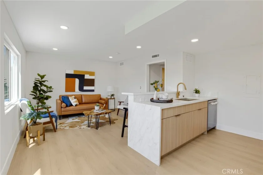 17150 Burbank #23 photo 12