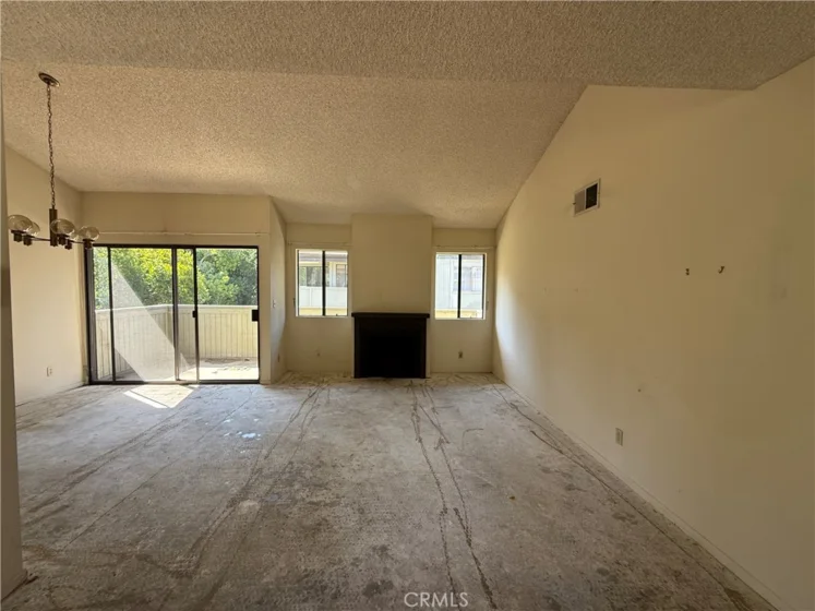 586 N Orange Grove photo 11