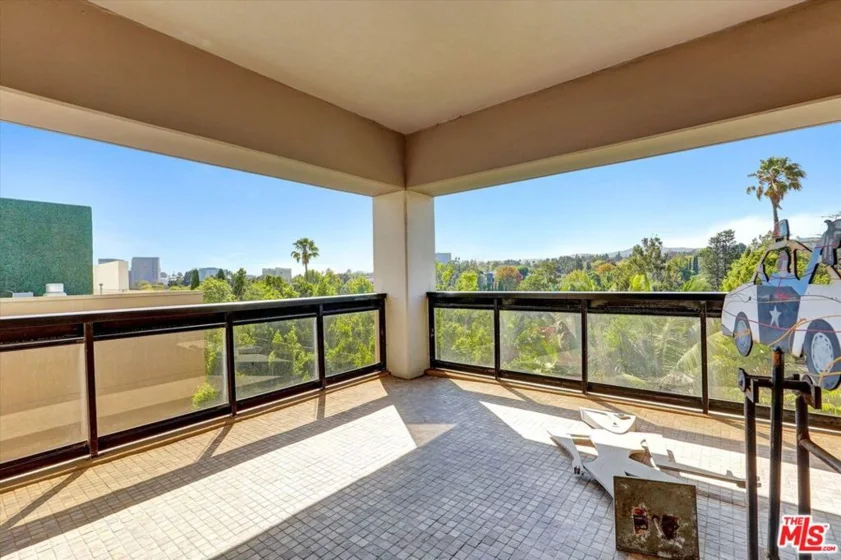 10445 Wilshire Boulevard #504 photo 16