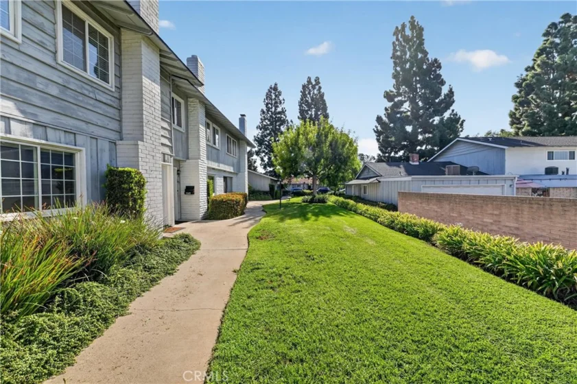 1243 Cameo Lane photo 2