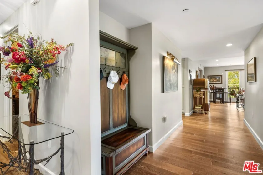441 S Barrington Avenue #311 photo 3