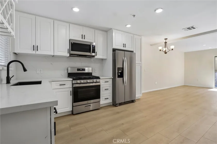 14618 Gilmore Street #16 photo 3