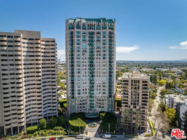 10580 Wilshire Boulevard #5SW photo 32