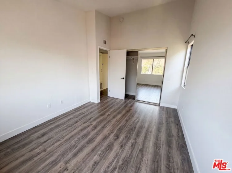 7300 Corbin Avenue #M photo 9
