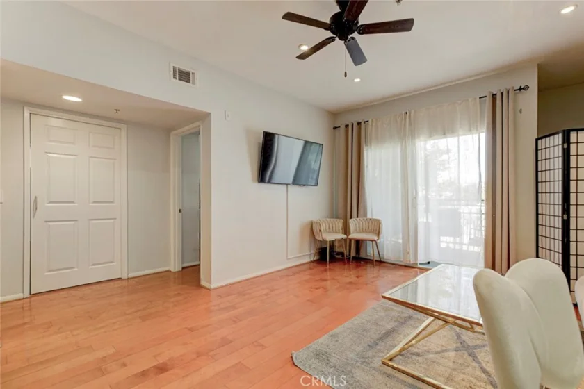 11124 Burbank Boulevard #101 photo 19